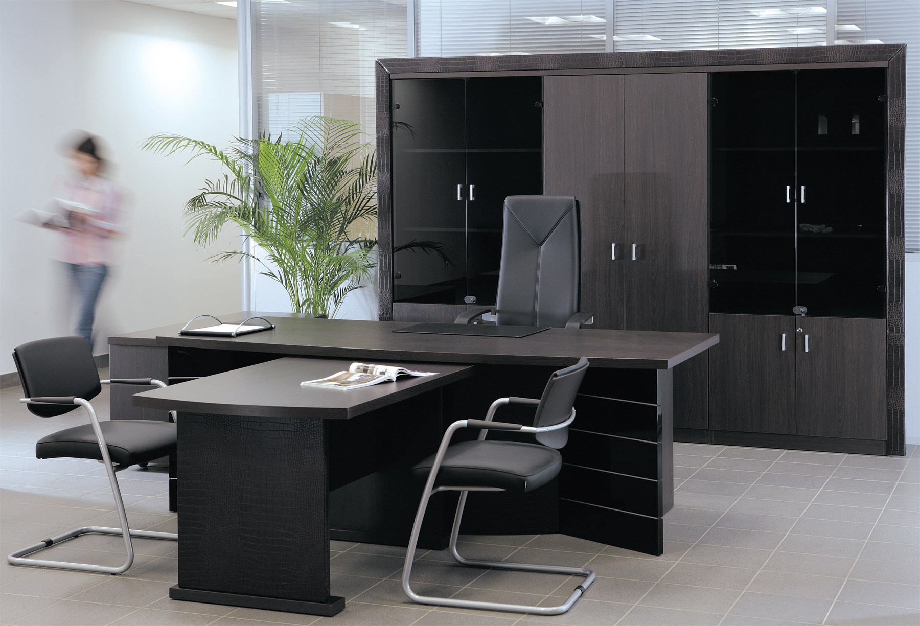 Комплект мебели для кабинета. Инволюкс офисная мебель для руководителей Lux. Столы для переговоров Sirius (Сириус)(Беларусь).